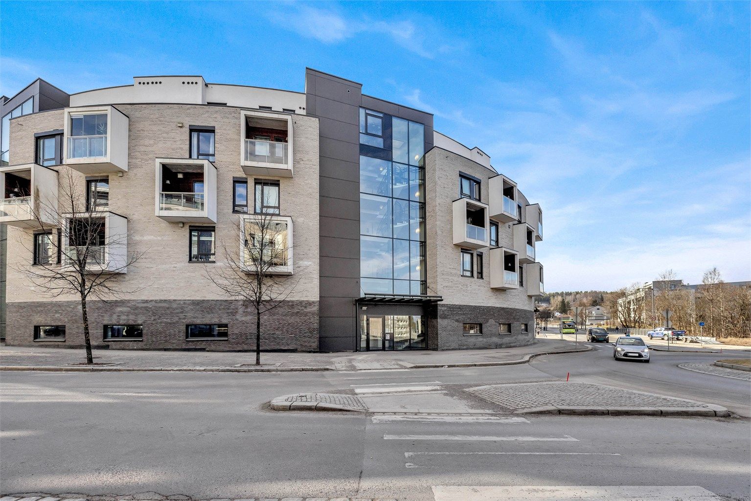 Fasade - Boligen ligger sentralt og attraktivt midt i Strømmen sentrum i Lillestrøm kommune.