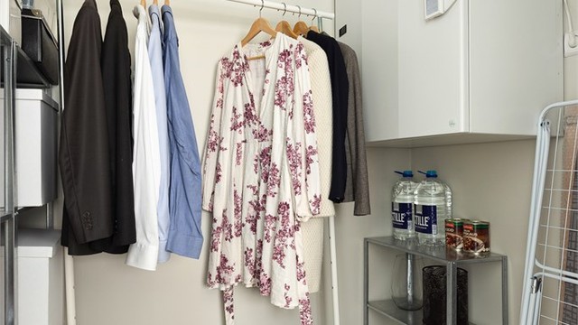 Bod/Walk-in garderobe. Legg merke til at leiligheten har eget balansert ventilasjonssystem som kan styres med app.