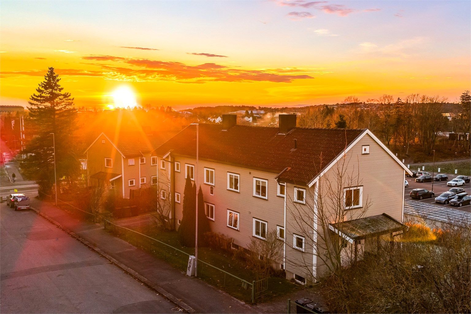 Lys og trivelig andelsleilighet beliggende i etablert og rolig boligområde i Sarpsborg, med kort vei til sentrum, skole, barnehage og dagligvare.