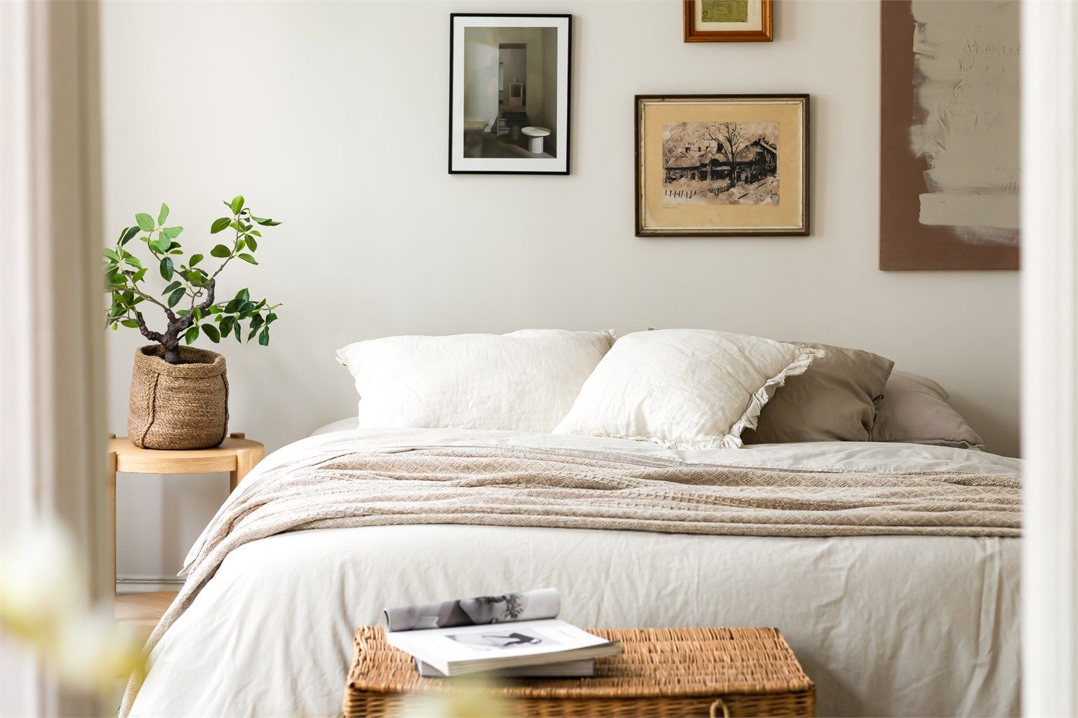 Stuen blir i dag benyttet som hovedsoverom - Her har man flere bruksmuligheter!