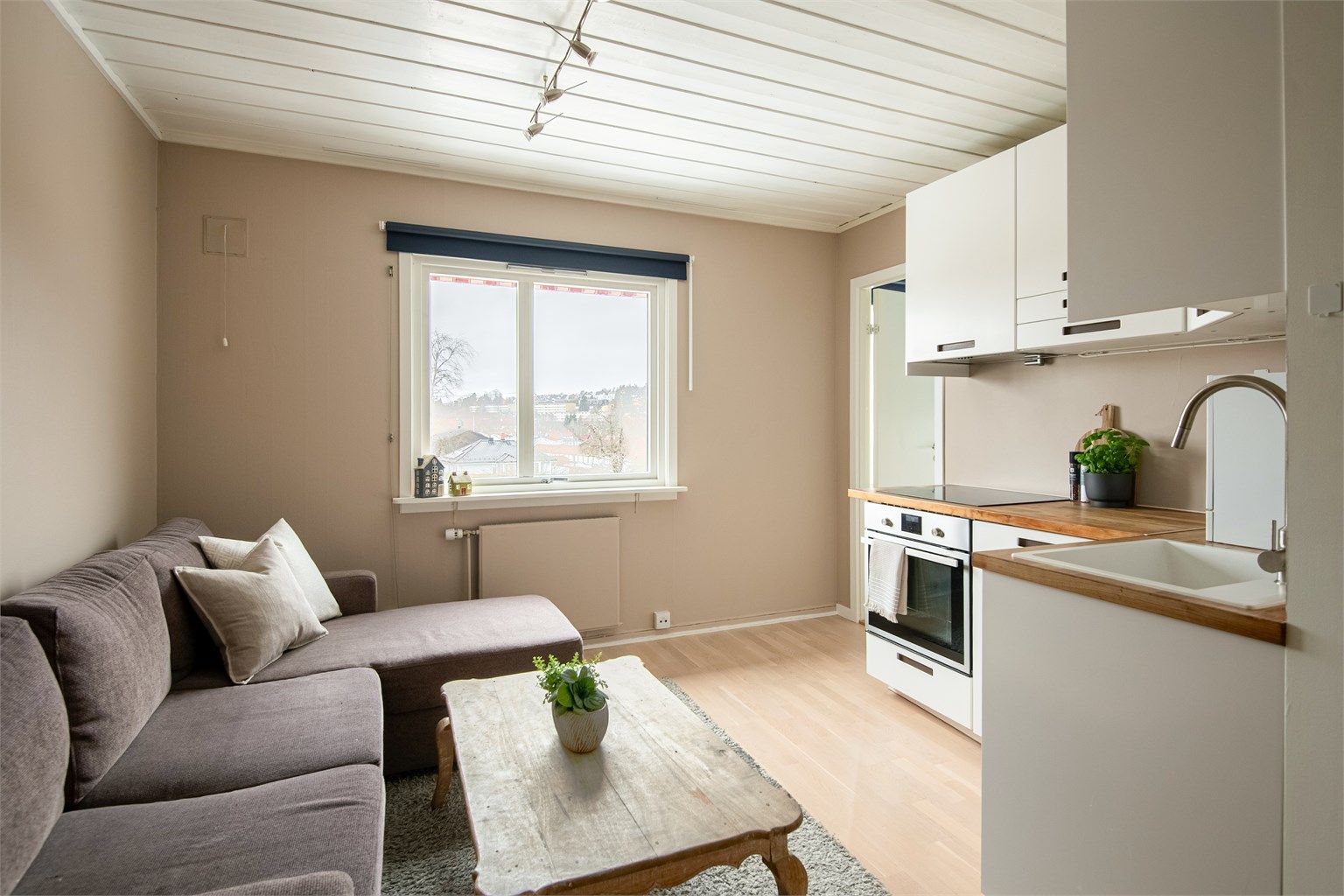 Velkommen til Sømveien 13A, presentert av Kamilla Kaptan v/ Eiendomsmegler Krogsveen. Foto: Lars Gartå