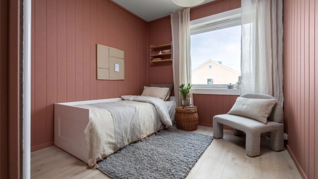 Godt med lysinnslipp fra stort vindu