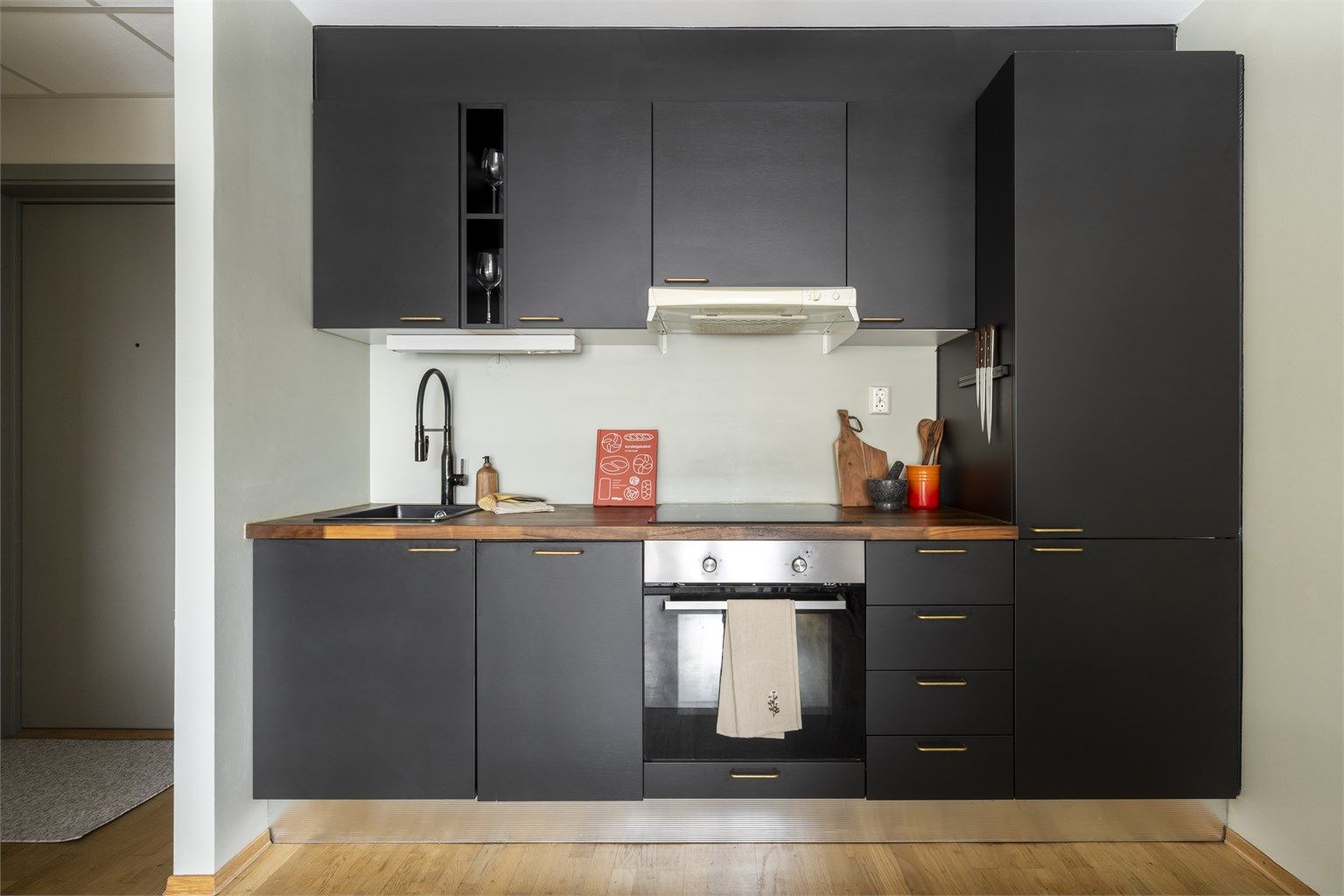 Leiligheten holder en gjennomgående god standard i bygg fra 2007. Foto: Martine Eren Studio