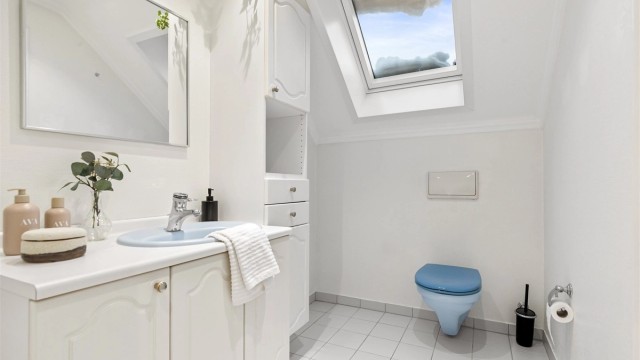 Etasjen har to baderom