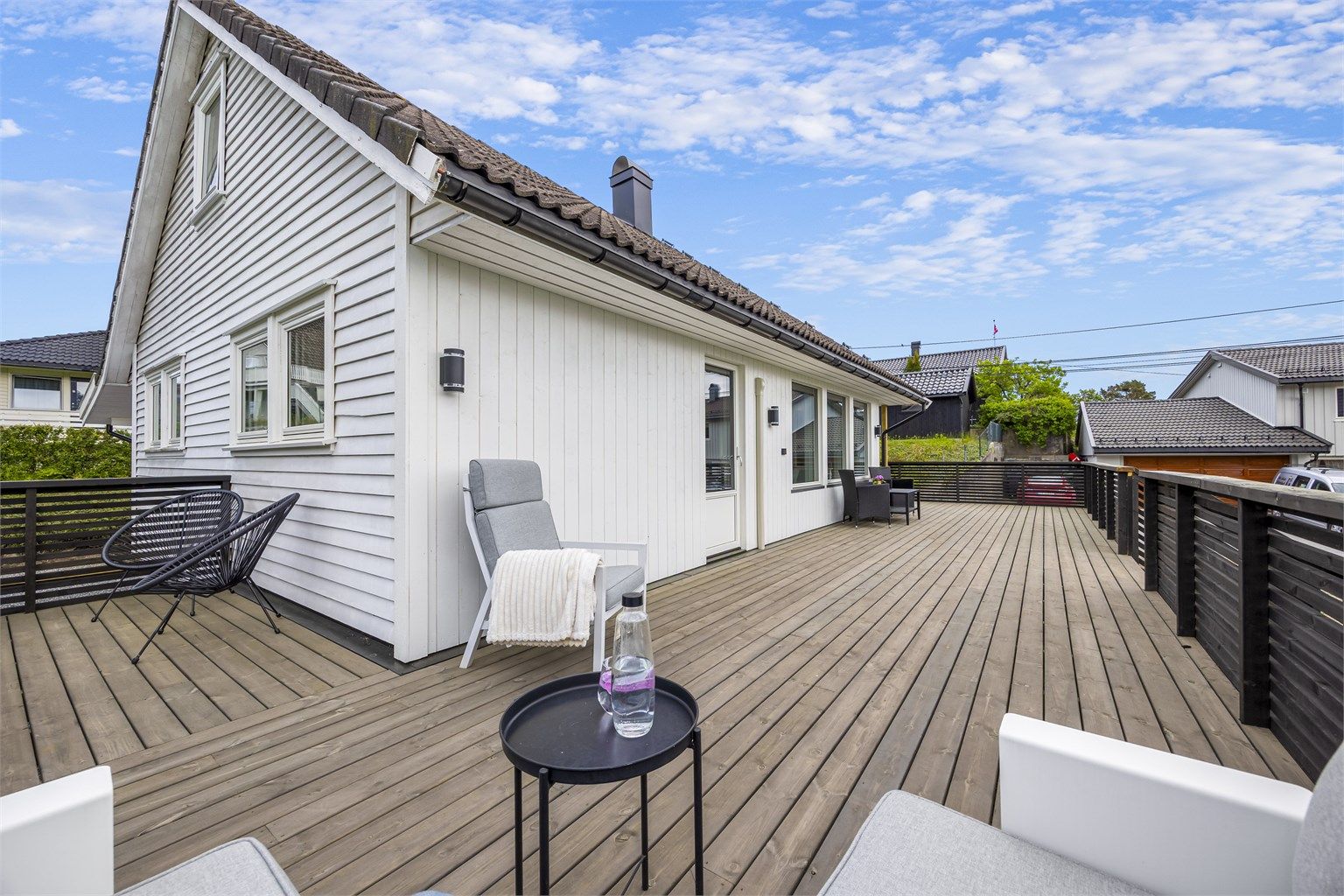 Eneboligen har gjennomgått betydelige oppgraderinger de siste årene, med blant annet ny drenering, etterisolering og nytt Kvik-kjøkken.
Foto: [Hallvard Rimereit