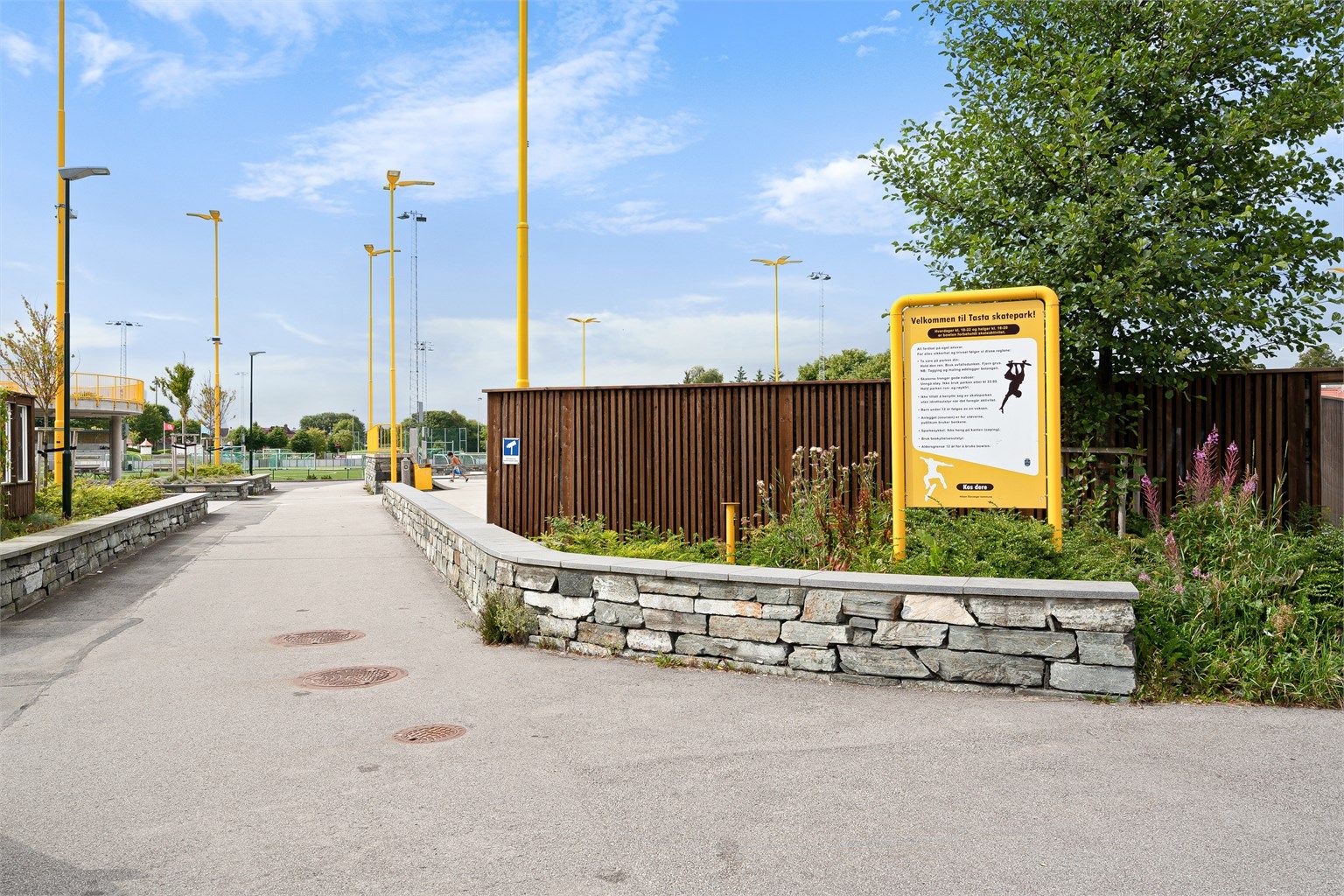 Det er flere fritidsmuligheter for barn i området. 