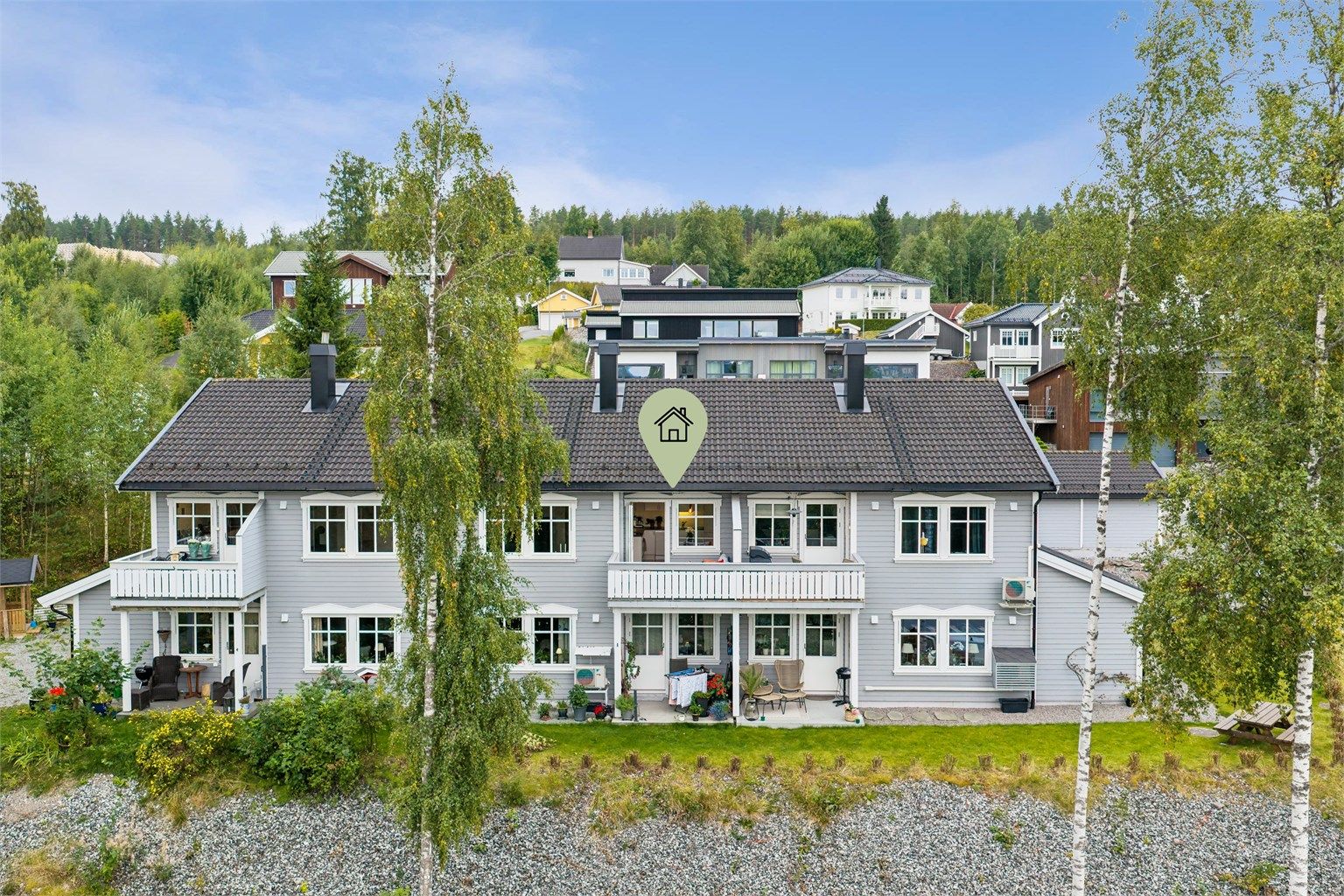 Eiendommen ligger attraktivt til i Marikollen, et etablert og populært boligområde i Kongsvinger.