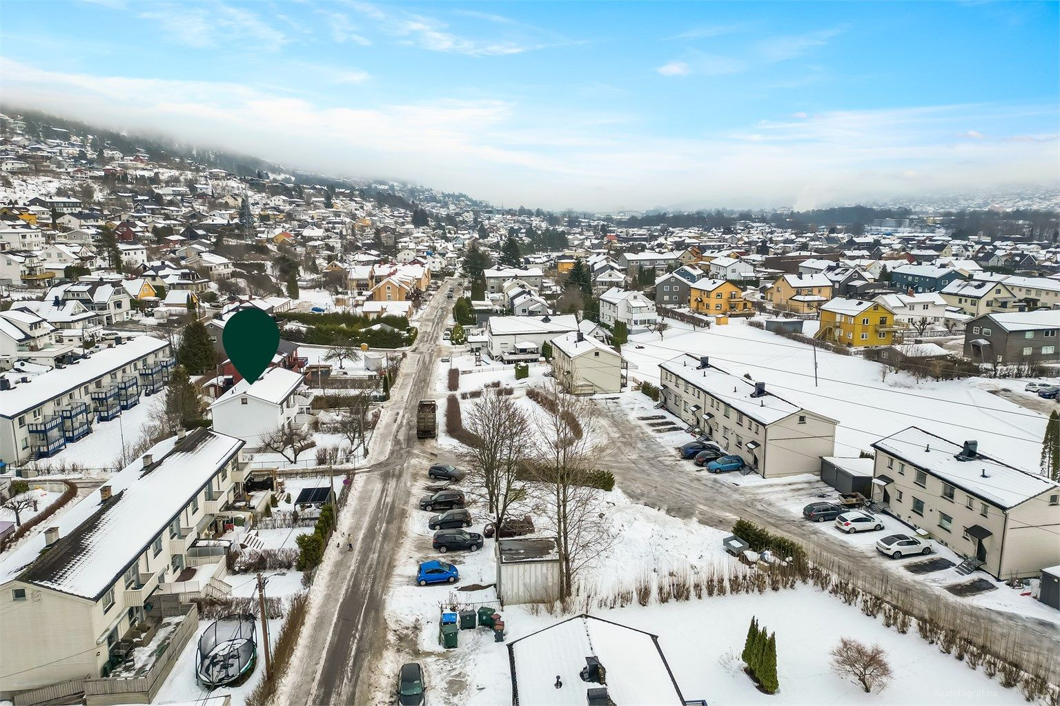 Kort gangavstand til bussholdeplass (inkl. ekspressbuss), matbutikker og flere servicetilbud.