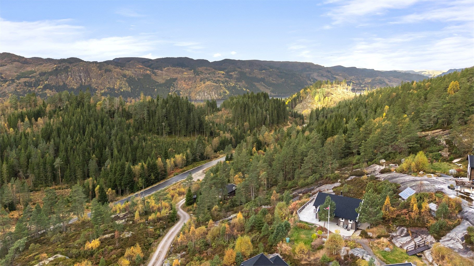 Det varierte landskapet byr på fine muligheter for turer og naturopplevelser gjennom året. 