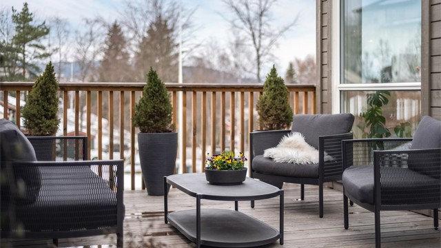 Balkongen har god plass til ønsket utemøblement og grill.