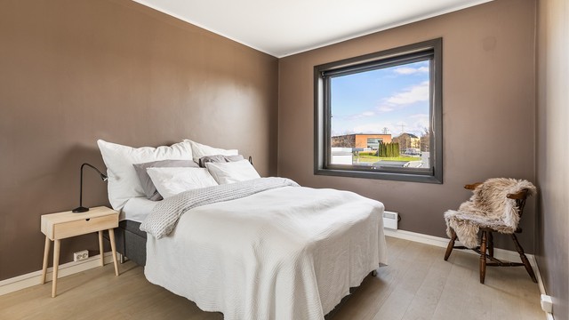 Leilighetens to soverom er begge vendt i østlig retning og ikke utsatt for ettermiddags- eller kveldssol.