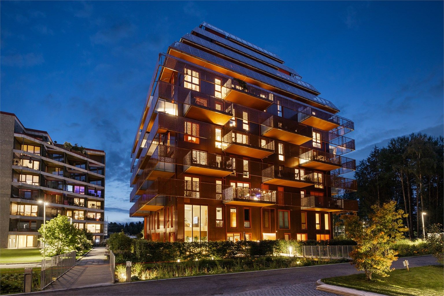 Leiligheten er fra 2022 og har et flott design med arkitektonisk særpreg på inn- og utsiden.