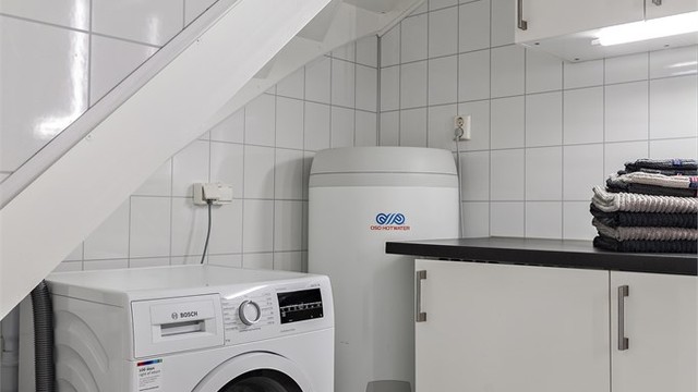 Her er det opplegg for vaskemaskin og en varmtvannsbereder fra 2019.