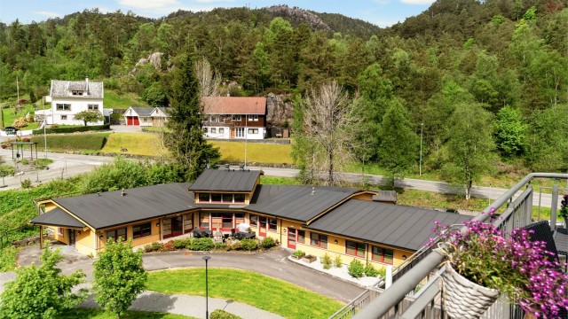 - Ikke langt fra leiligheten går det sti opp til Kanadaskogen med flotte turmuligheter -