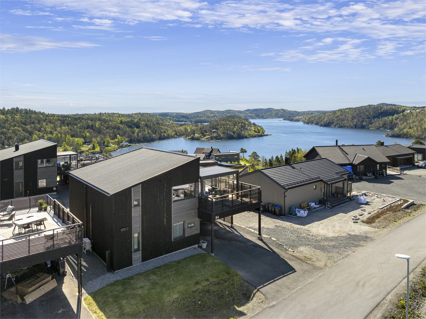 Tangenheia 54 - Solrik enebolig med stor terrasse.