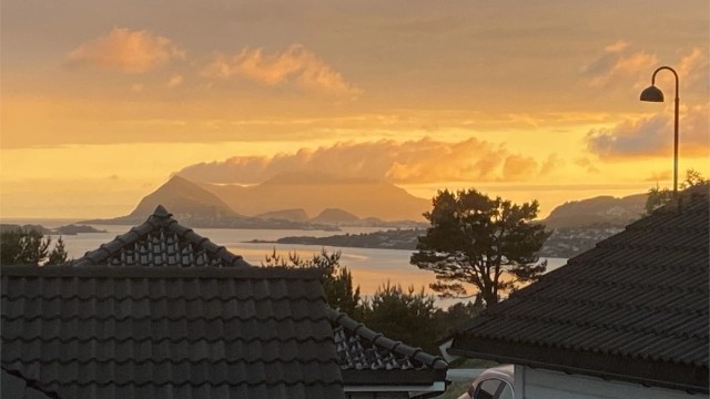 Området byr på flotte naturopplevelser - her nydelig solnedgang i vest