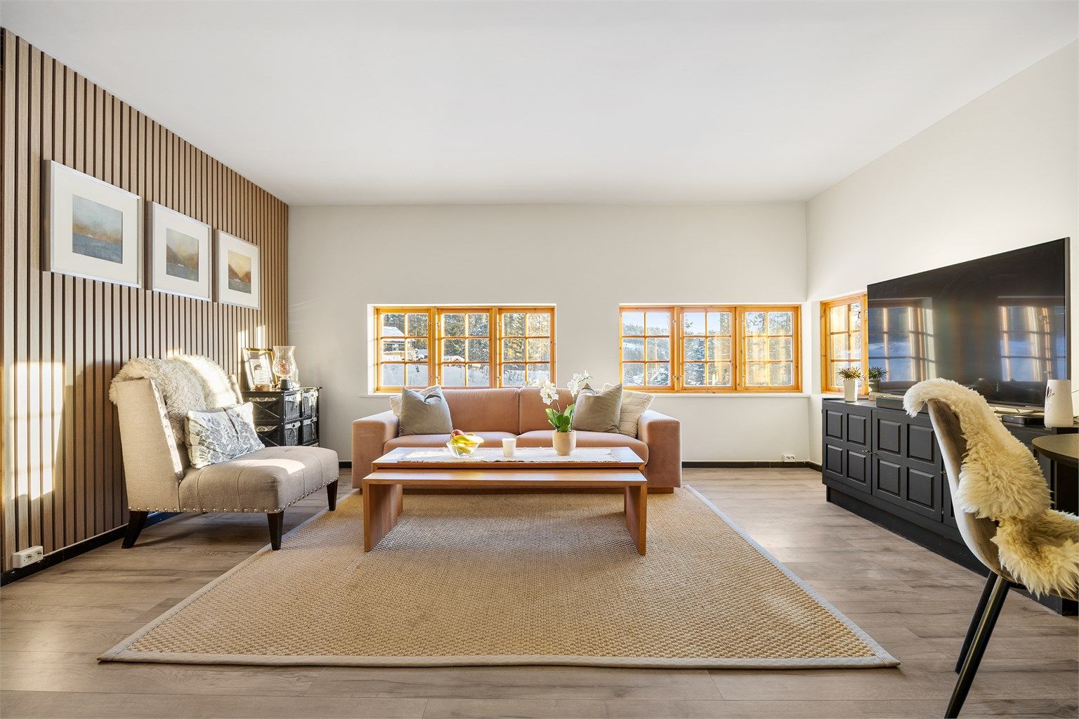 Eiendomsmegler Krogsveen v/ Silje Frankplads ønsker velkommen til Solberg Østli 9!