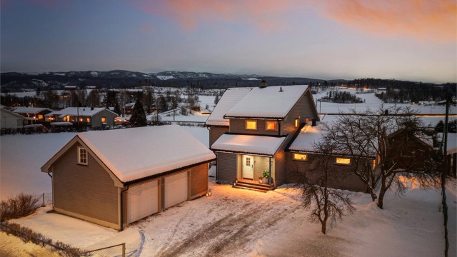 Velkommen til Steinbergveien 105. Foto: Emotional Landscape Production Ole Thoresen