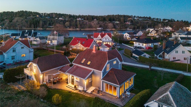 Beliggenheten på Nesbryggen gir nærhet til sjøen og flotte turområder.