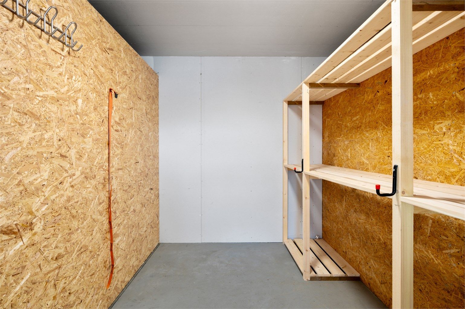 Videre disponerer leiligheten en bod på 6,2 kvm med gode lagringsmuligheter i forbindelse med carporten. 