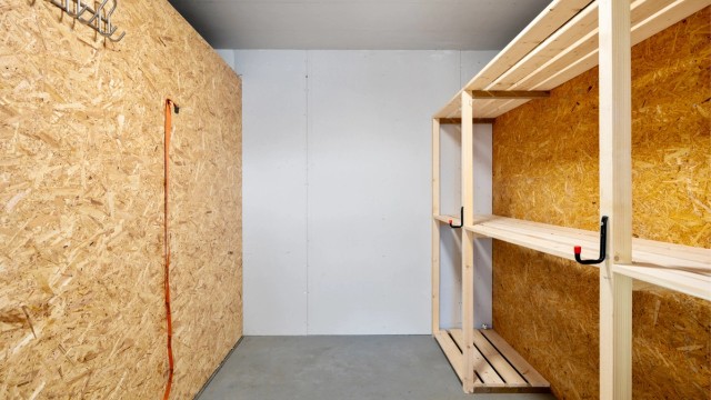 Videre disponerer leiligheten en bod på 6,2 kvm med gode lagringsmuligheter i forbindelse med carporten.