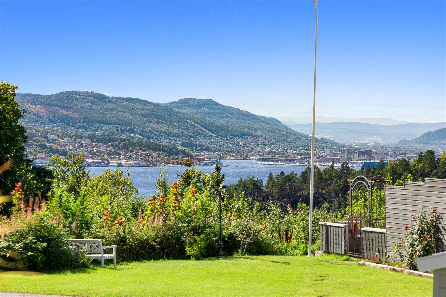 Flott utsikt fra eiendommen