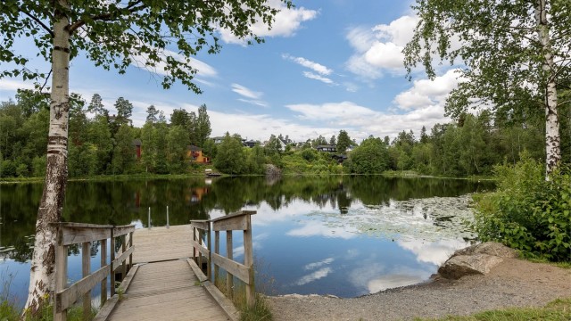 I Lørenskog er det flere badevann, og fra leiligheten er det fine tur- og sykkelveier til bl.a. Mønevann.