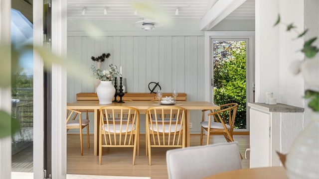 Det er god plass for spisebord i tilknytning til kjøkkenet