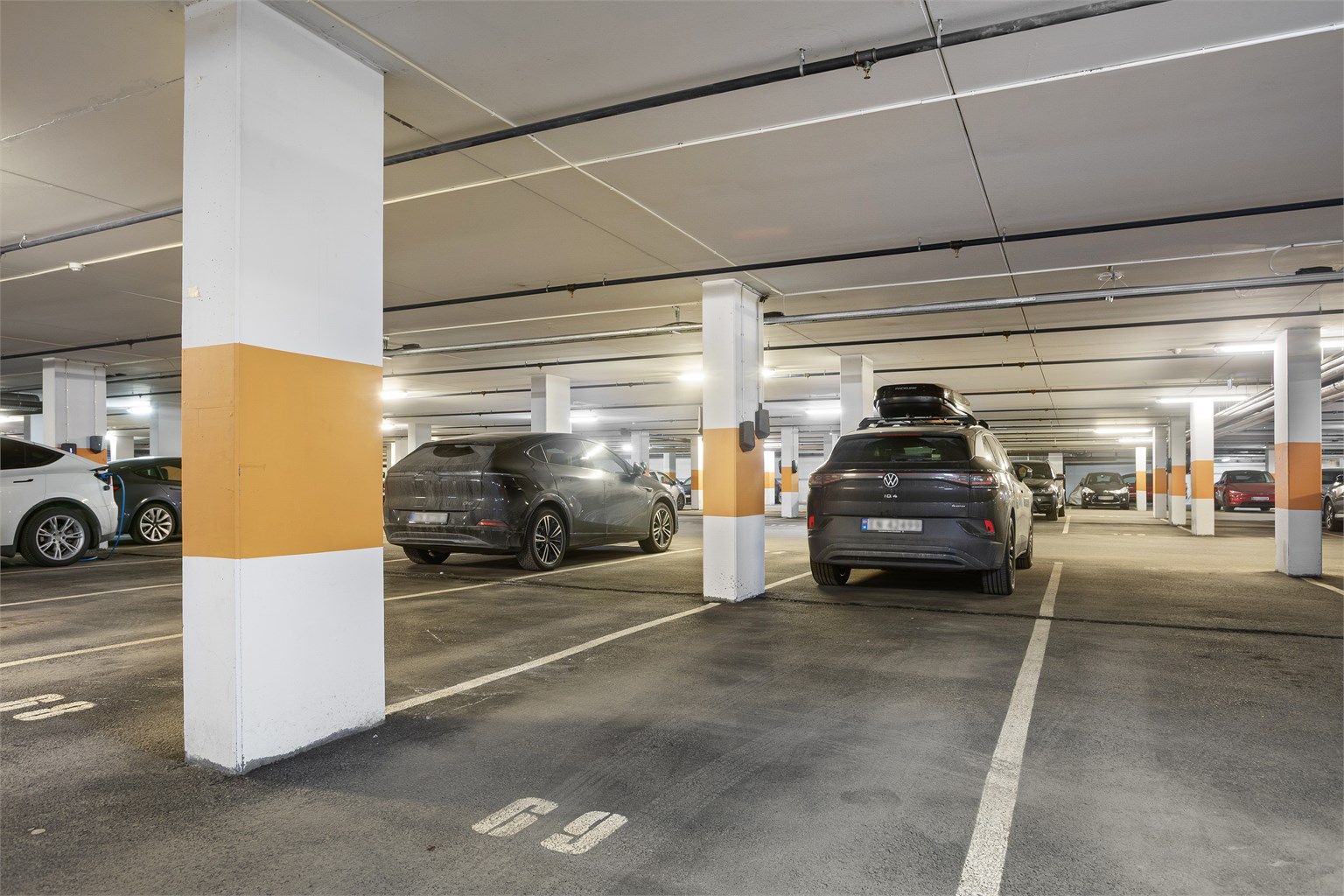 Garasjeplass med elbil-lader følger med leiligheten, nr. 69. 