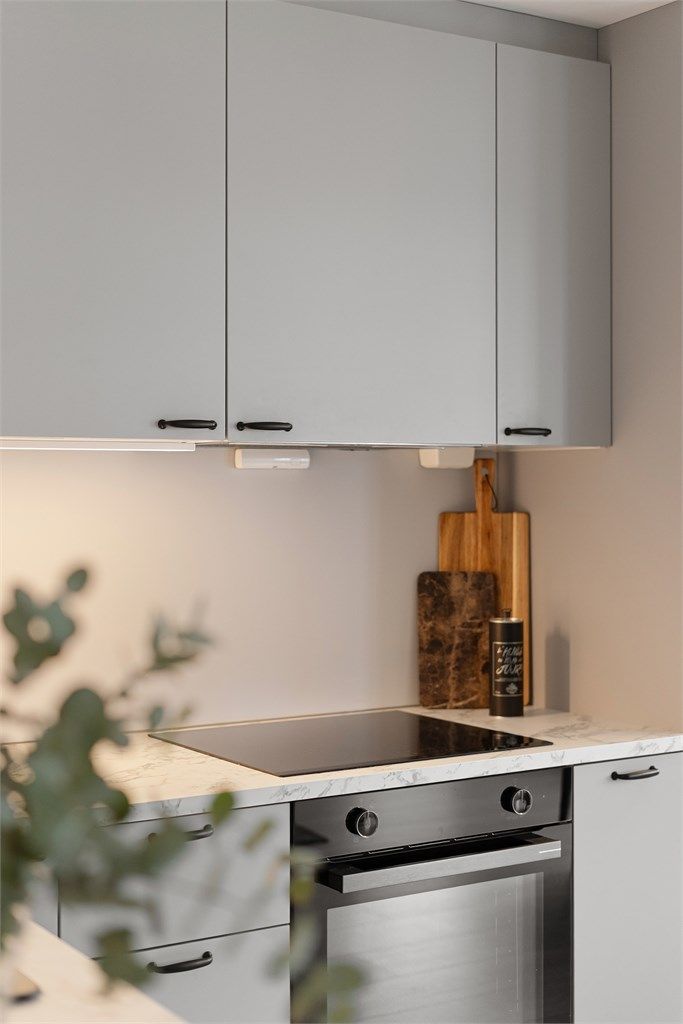 Ventilator i overskap sørger for effektivt avtrekk under matlagingen.