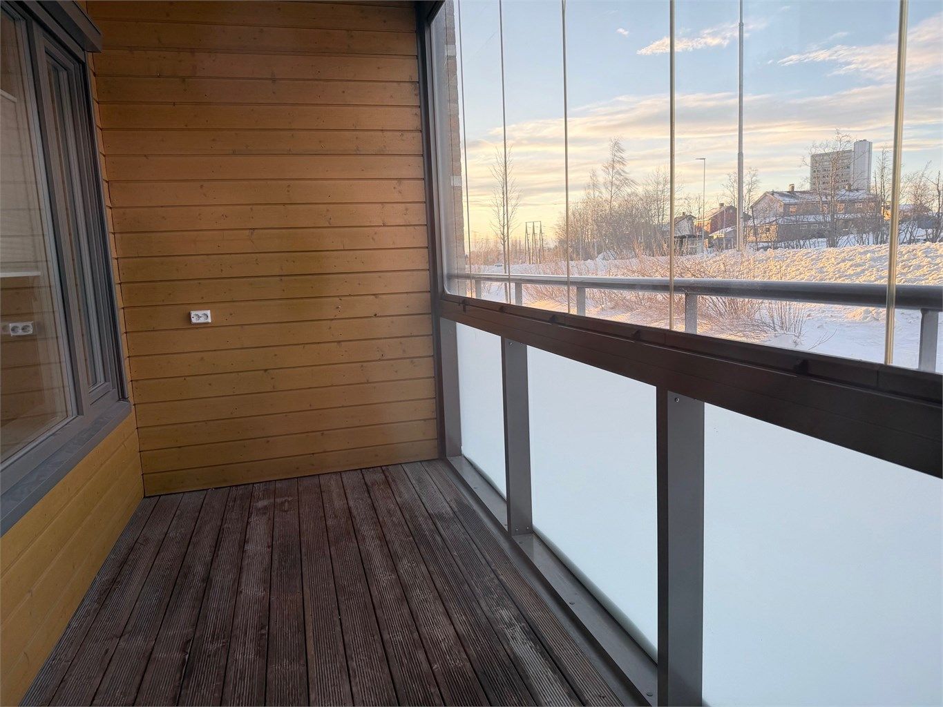 Innglasset terrasse som kan åpnes.