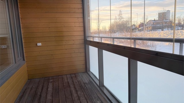 Innglasset terrasse som kan åpnes.