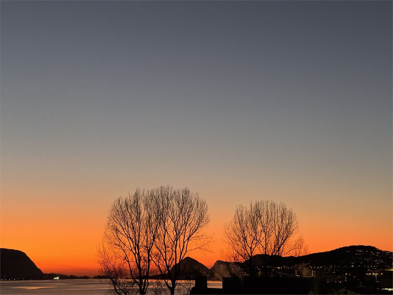 Området er kjent for sine gode sol- og utsiktsforhold - her kan man nyte flotte solnedganger i vest