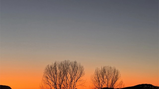 Området er kjent for sine gode sol- og utsiktsforhold - her kan man nyte flotte solnedganger i vest