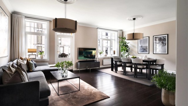 Tom Martinsen v/Krogsveen ønsker velkommen til Ole Vigs Gate 19B! Foto: Peter Futo