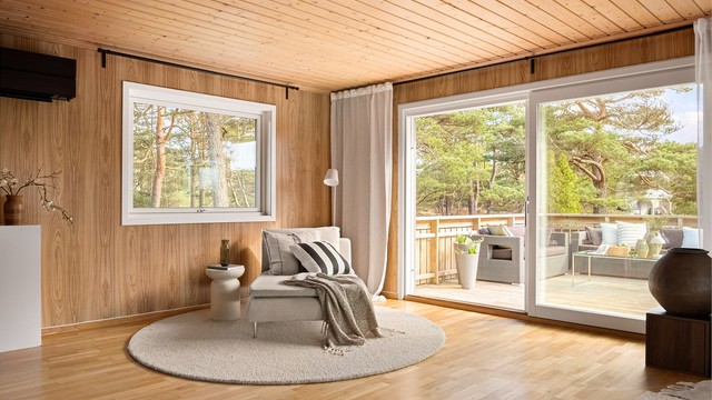 Vinduer på tre av fire sider gir utsyn til naturen. Innsyn er ikke et tema.