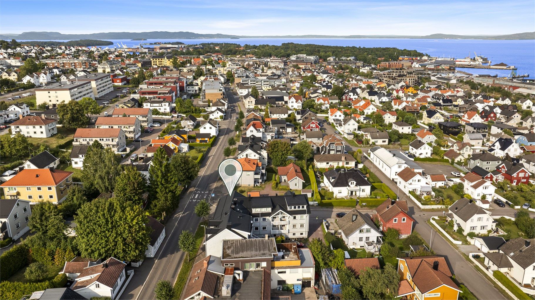 For den aktive er det kort vei til Lystlunden Park og Idrettsanlegg, svømmehall, flotte turområder på Karljohansvern, badestrender og småbåthavn. 