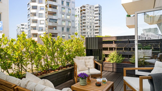 Utgang til terrasse fra stuen (del av sameiets fellesareal, men brukes som eget)