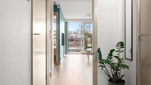 Her får du en innbydende entré som gir et godt førsteinntrykk av leiligheten.