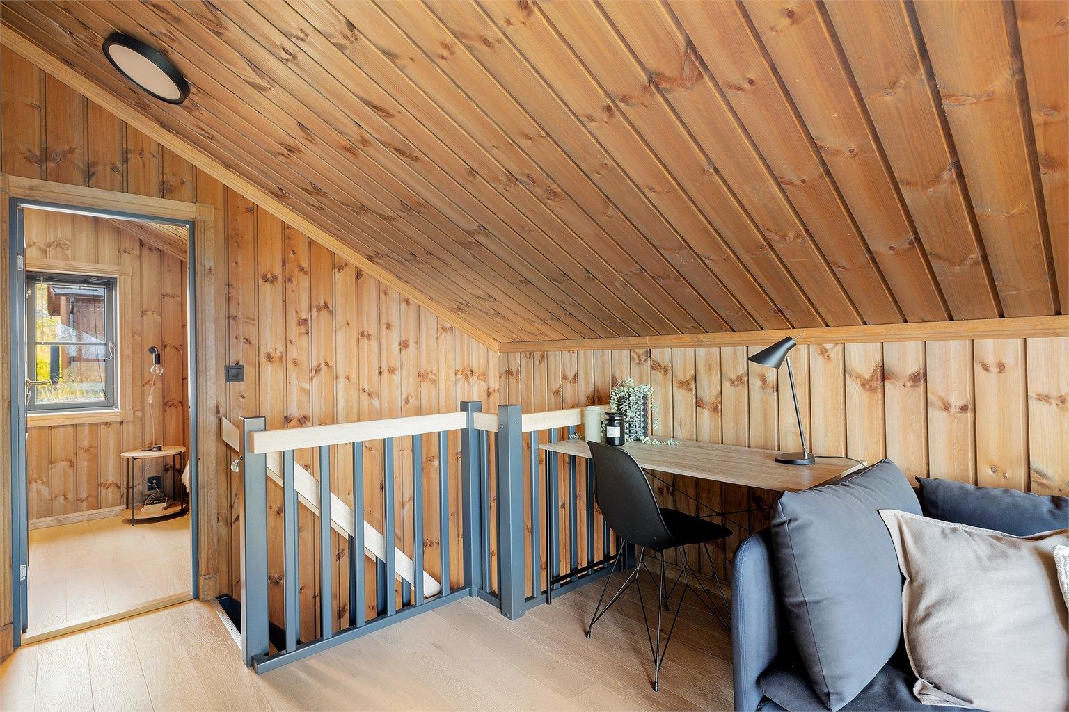 Loftstue med plass til hyttekontor