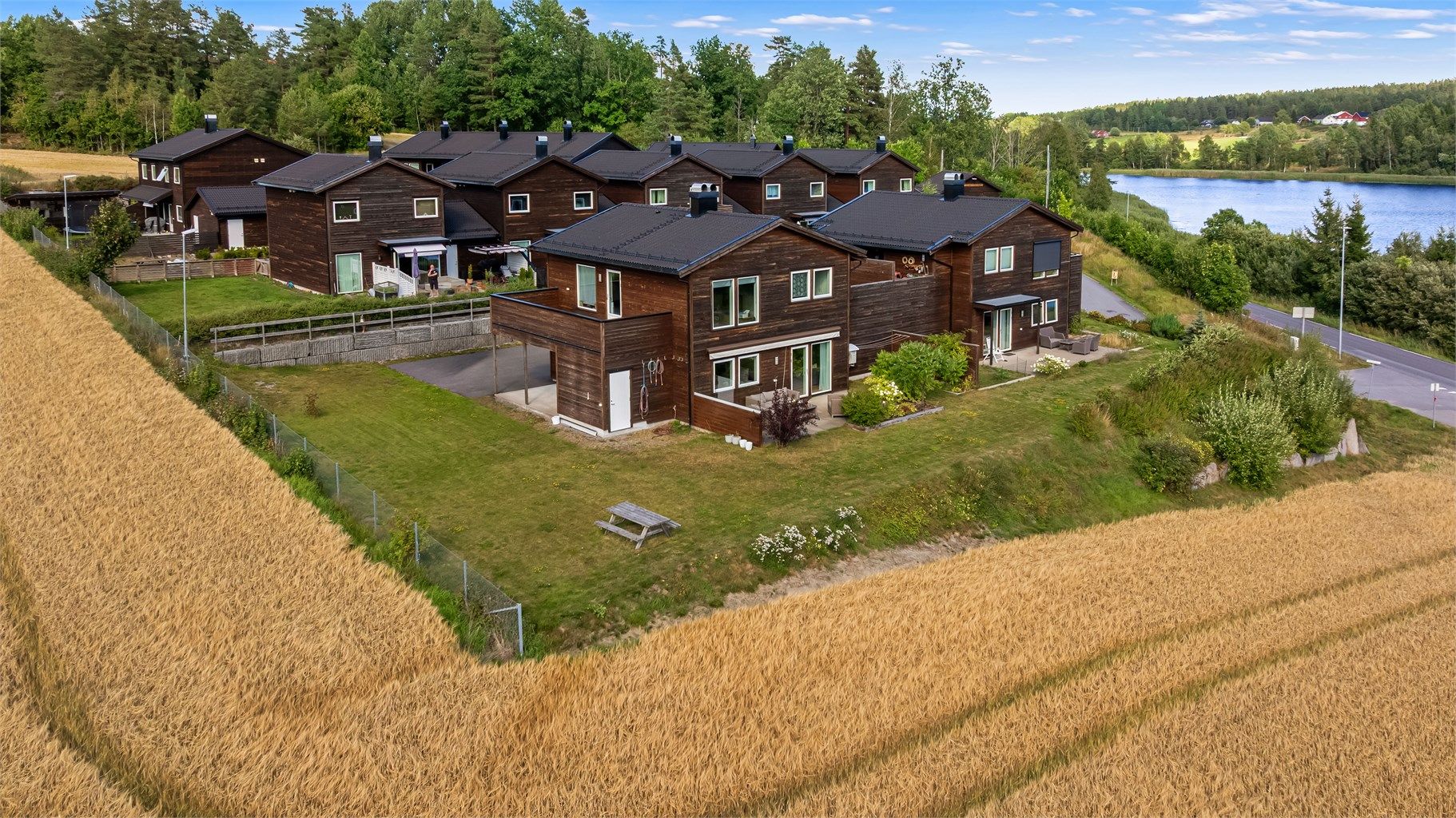 Leiligheten ligger idyllisk til i Kodal, med naturen som nærmeste nabo.