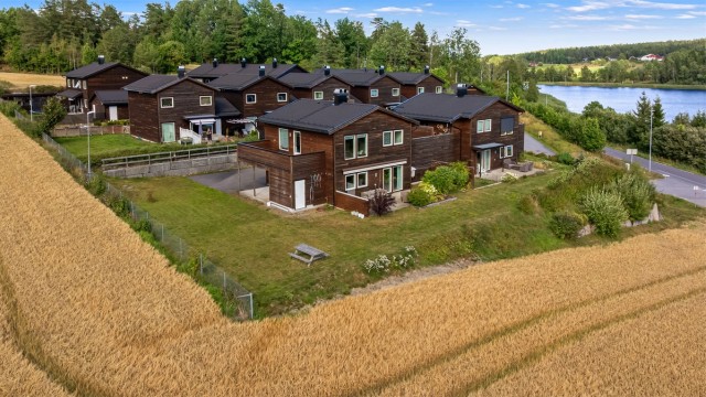 Leiligheten ligger idyllisk til i Kodal, med naturen som nærmeste nabo.