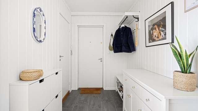Entréen knytter boligens rom fint og sømløst sammen.