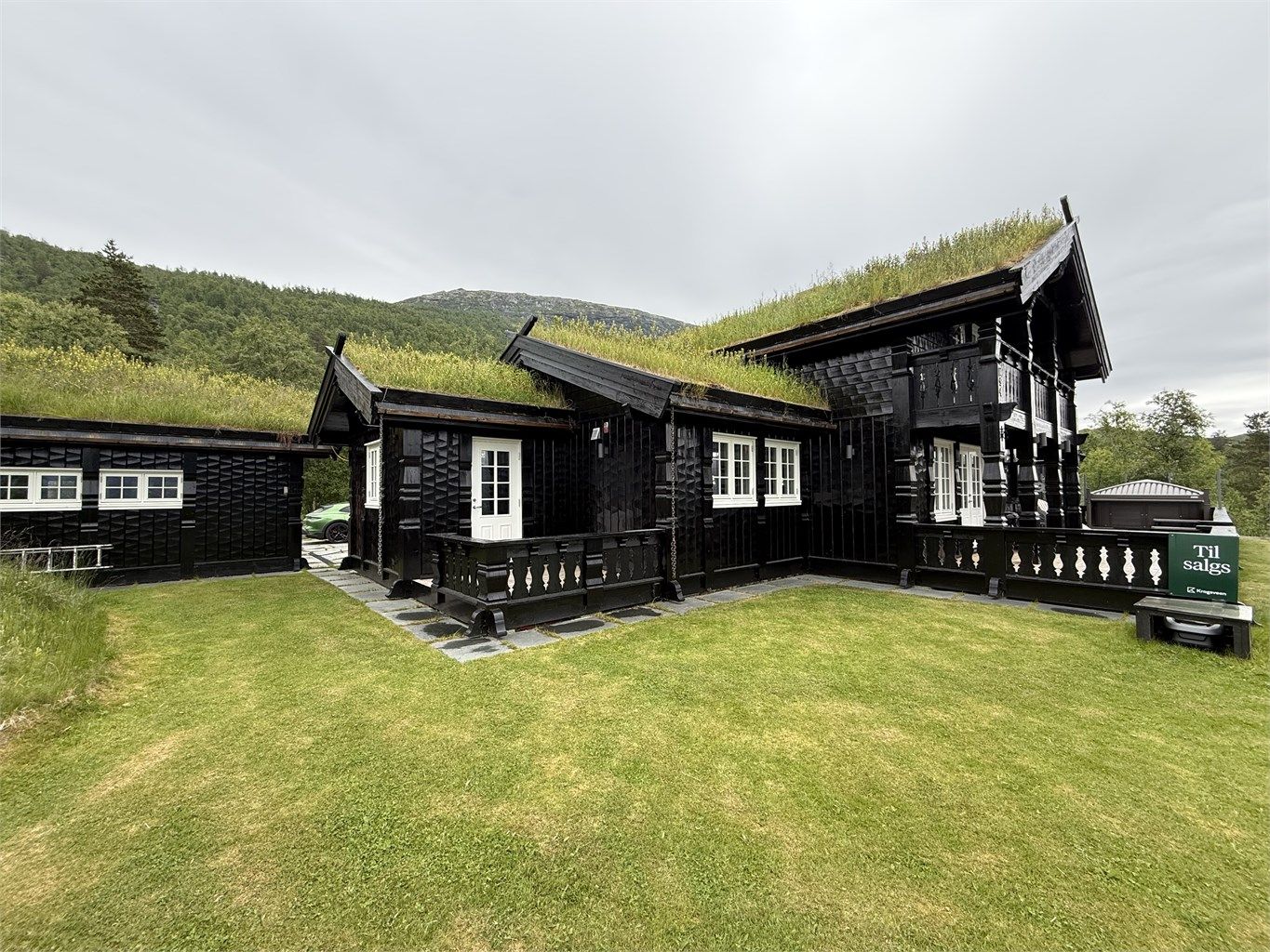 Fasade og hage 