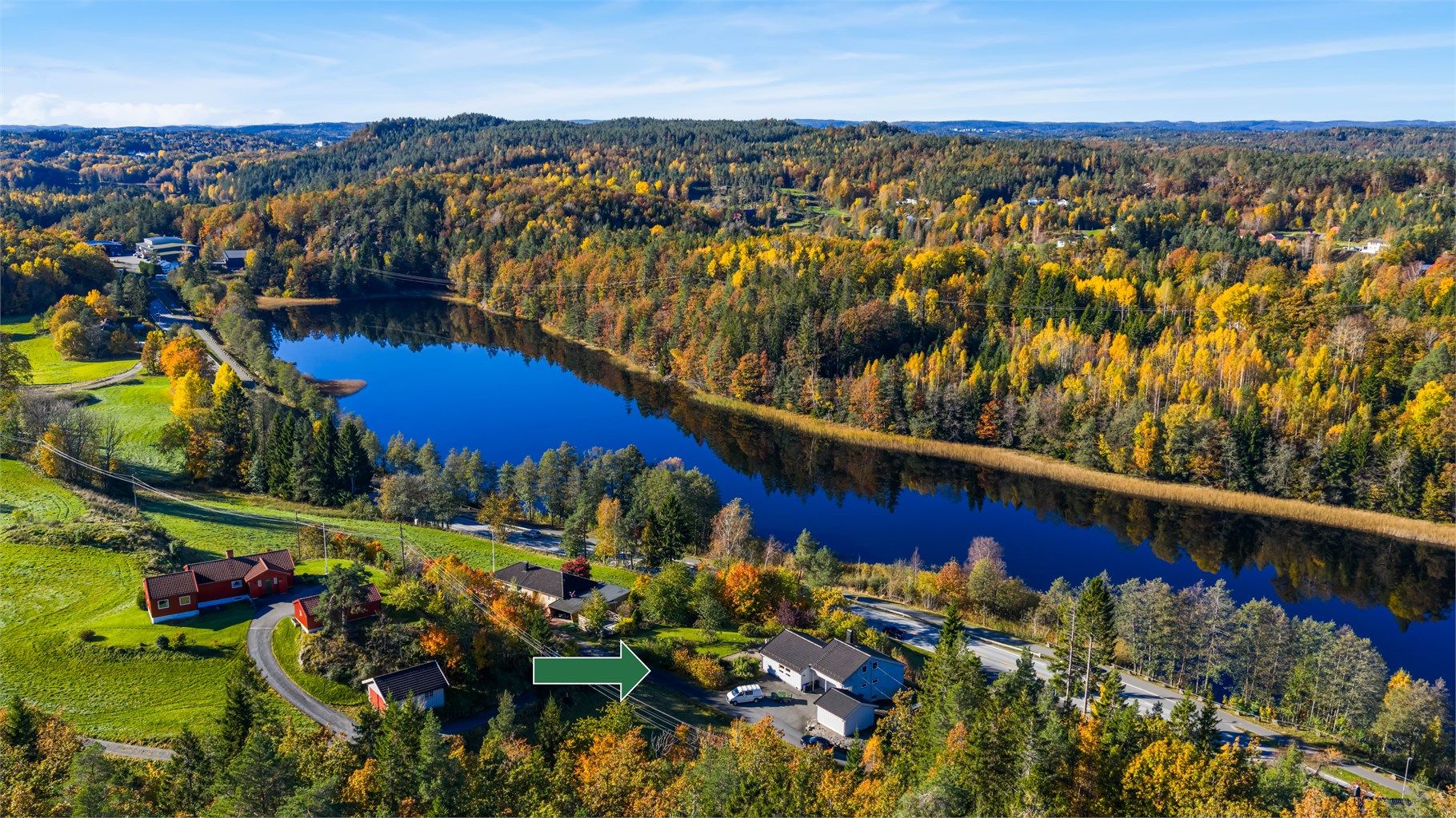 Molandsveien 394 - En solrikt beliggende eiendom på romslig tomt.