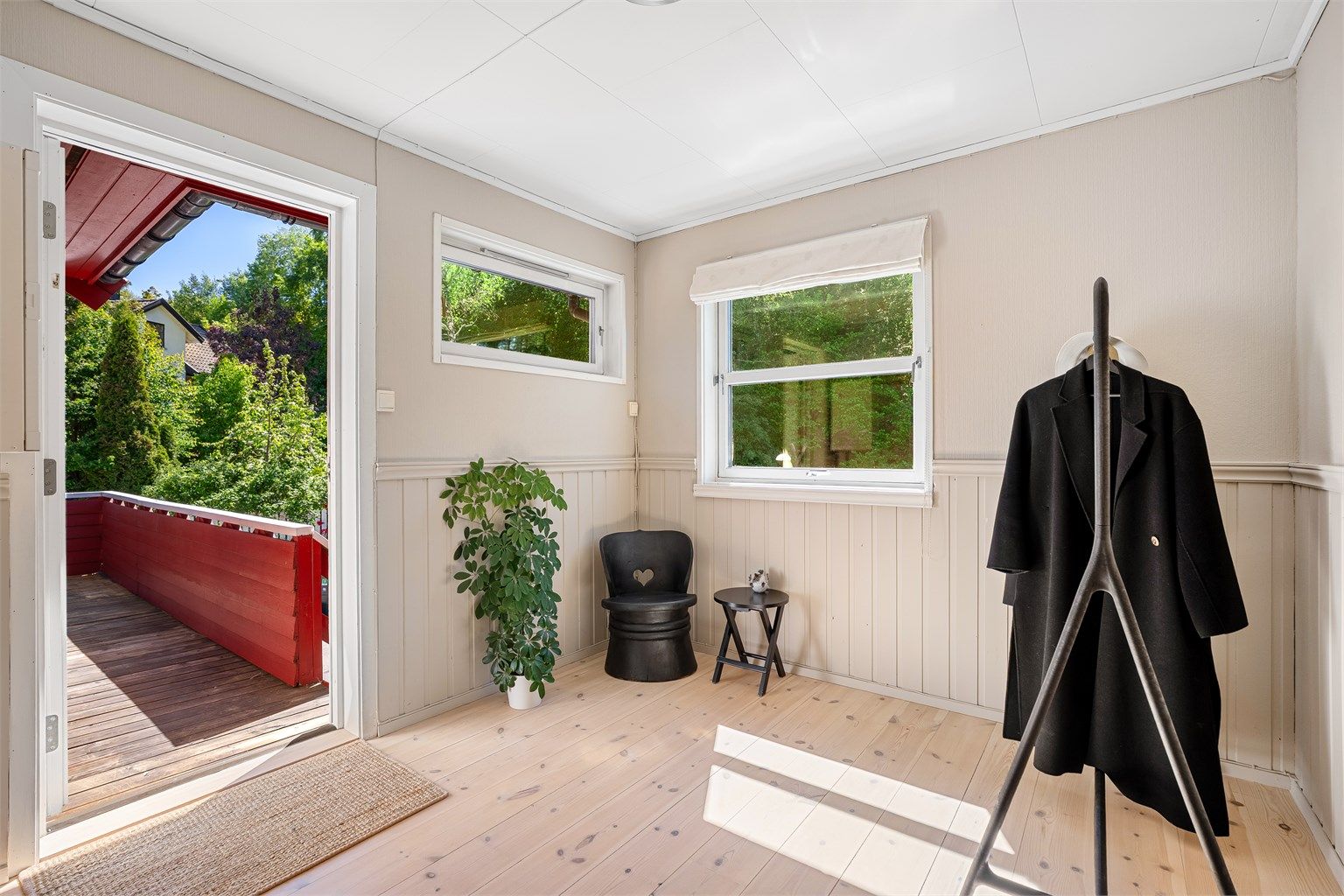 Gang/Entré med plass til oppheng av yttertøy. Det er også plass til garderobeskap. 