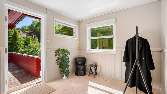 Gang/Entré med plass til oppheng av yttertøy. Det er også plass til garderobeskap.