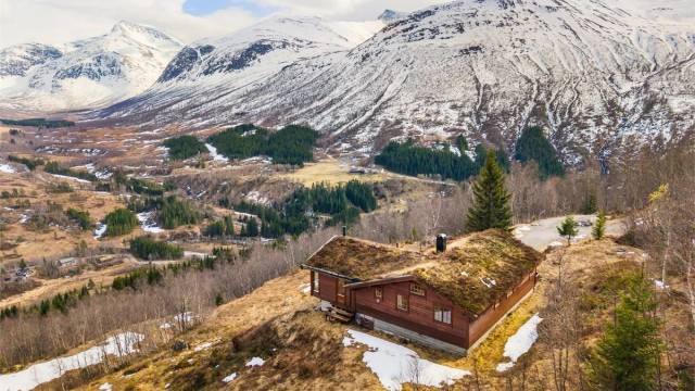 Hytteeiendom i rolige omgivelser, med nærhet til langrennsløyper og alpintanlegg, omkranset av fjelltopper!