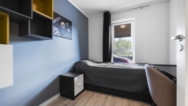 Det tredje soverommet i første etasje egner seg godt som barnerom, kontor eller gjesterom.