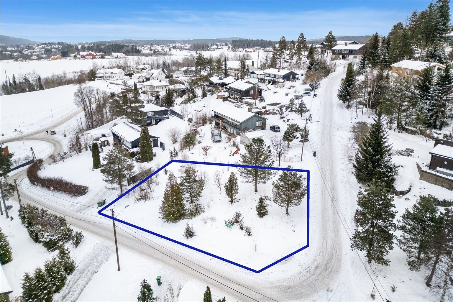 Her får du en attraktiv beliggenhet med nydelig utsikt over nærområdet og landskapet.